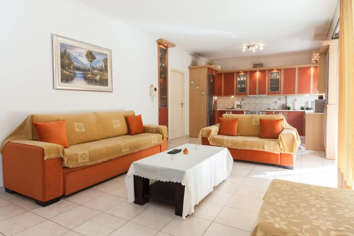Scenic Balcony Apt In Vibrant Petralona Atenas Exterior foto